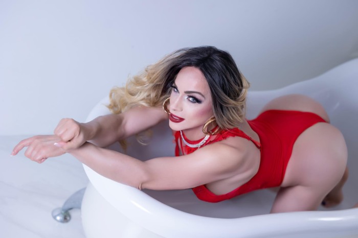 Trans implicada experta en principiantes masajes