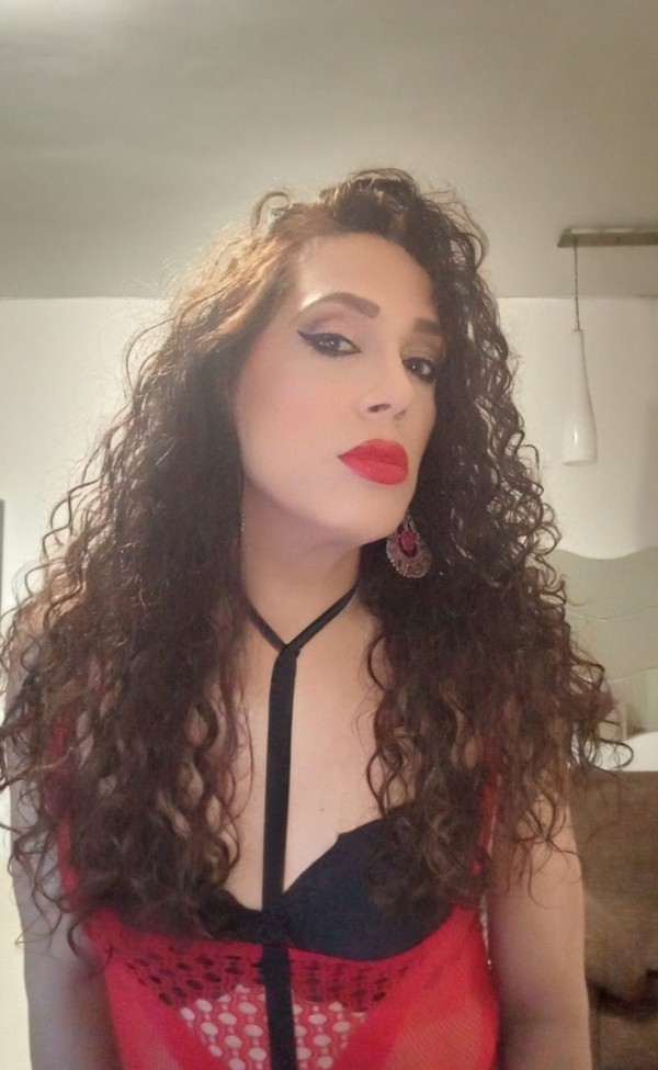 De visita en tu ciudad chica trans versátil, guapa y muy complaciente.
