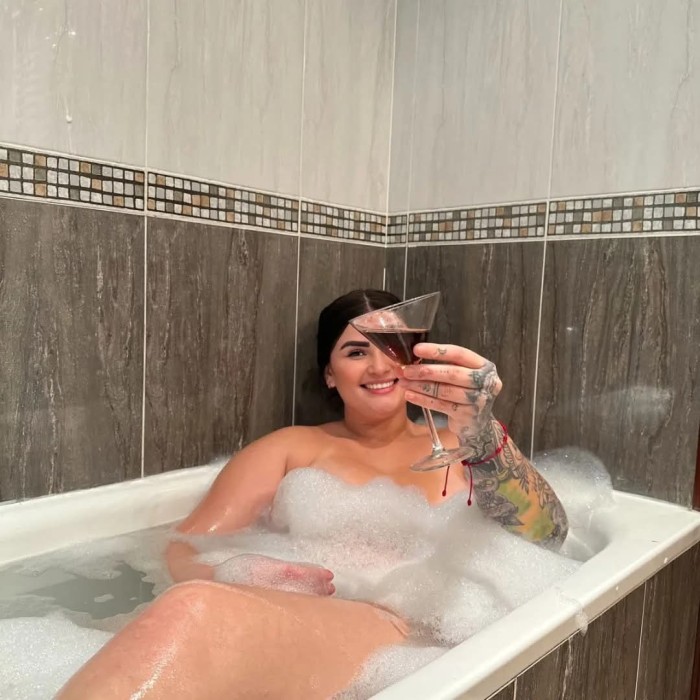 Muñequita curvy jovencita  muy dulce