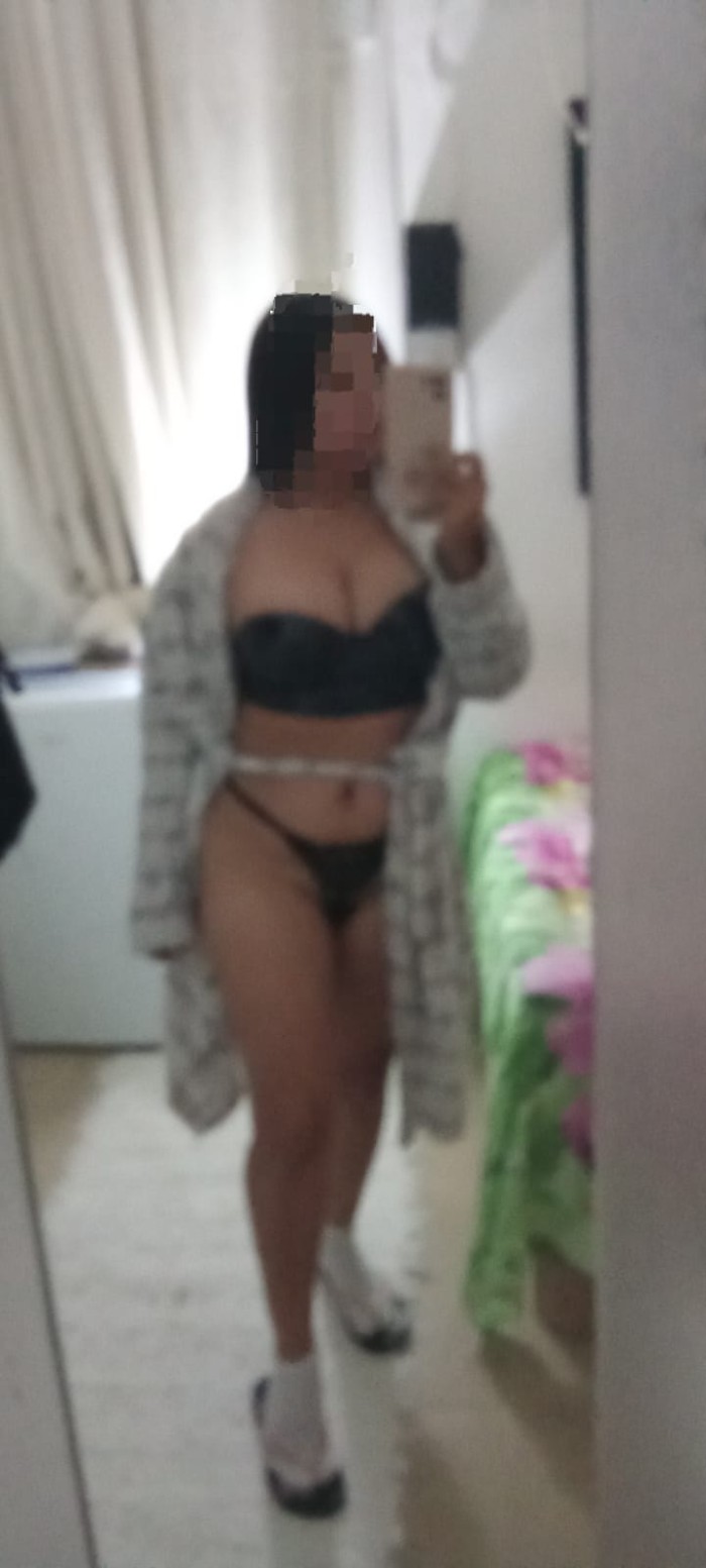 ESCORT TRAVIESA CON COÑO APRETADITO