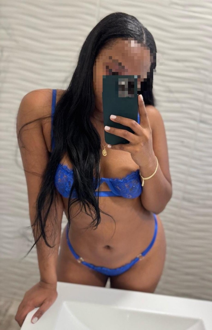 MULATITA DE FIGURA ESBELTA Y MUY CARIÑOSA