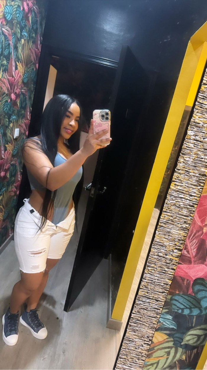 VEN HACEMOS UN RICO 69 SOY TU PUTA M-Una mujer co