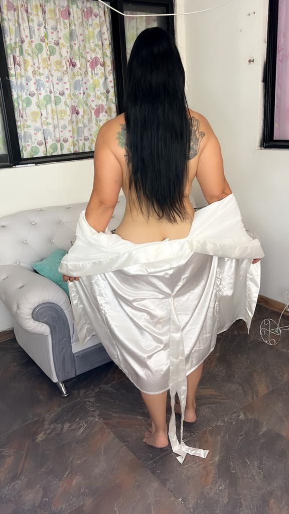 Cachonda fiestera con mamada ensalivada