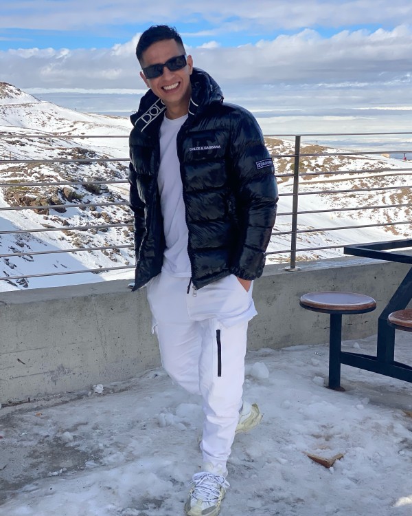 Hola soy David serio varonil complaciente