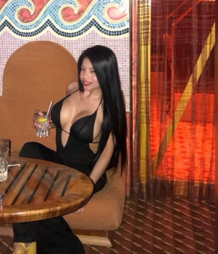 Colombiana muy exclusiva y jovencita