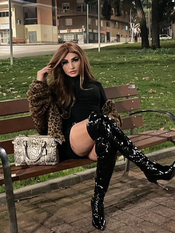 HERMOSA CHICA TRANS COLOMBIANA