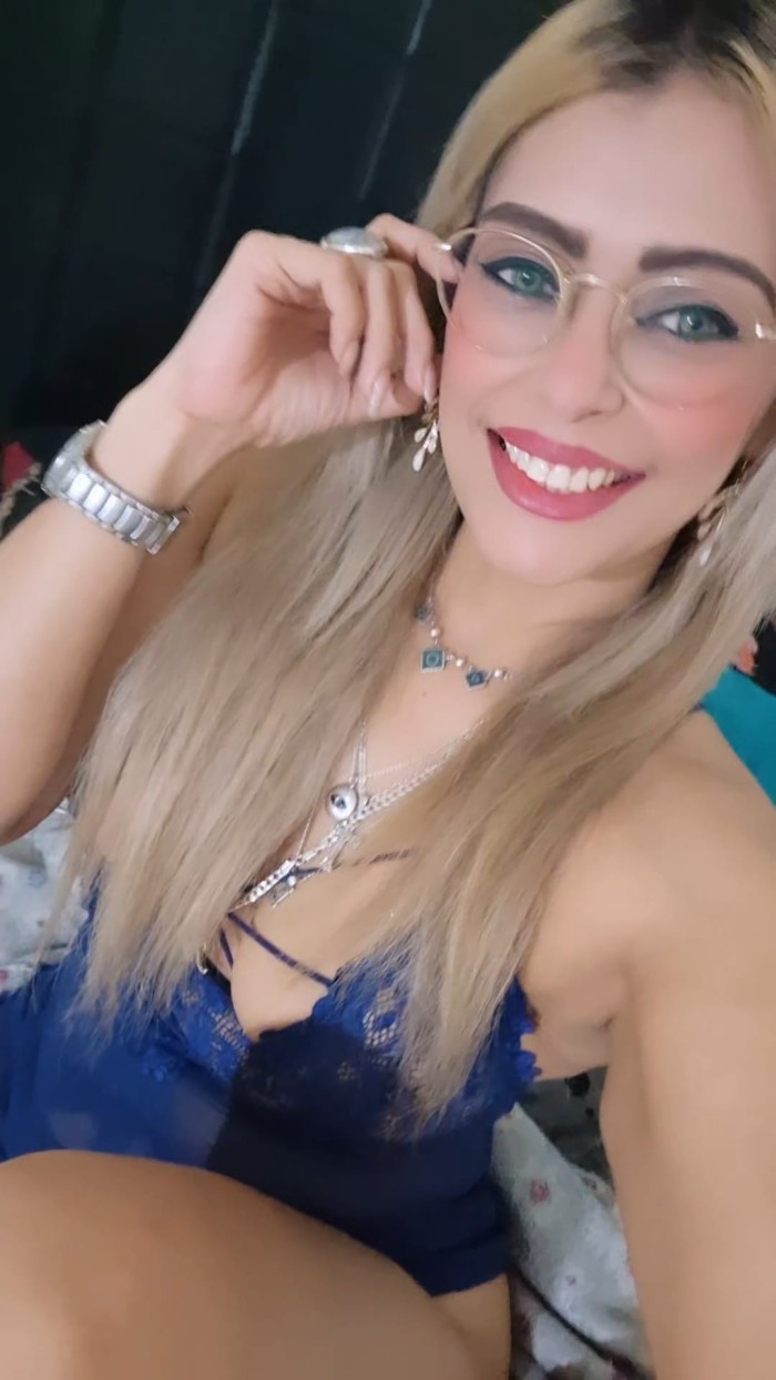 CHICA LATINA CON MUCHA EXPERIENCIA