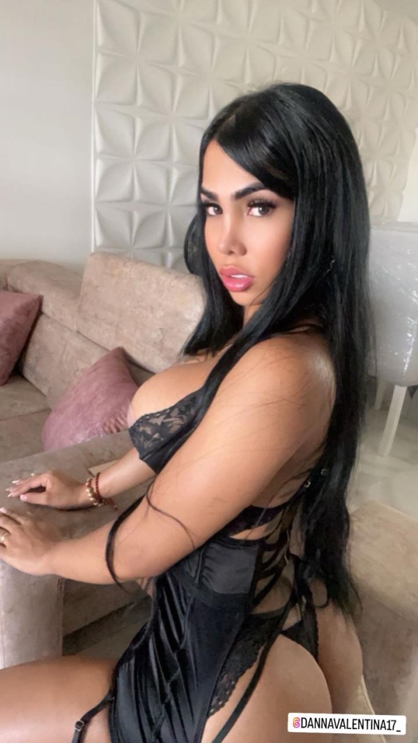 Mujer con polla real sin engaños