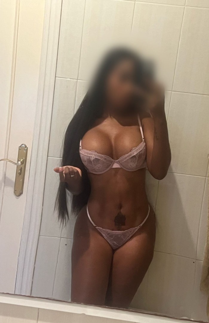 TETAS GRANDES PARA HACERTE UNA BUENA PAJA