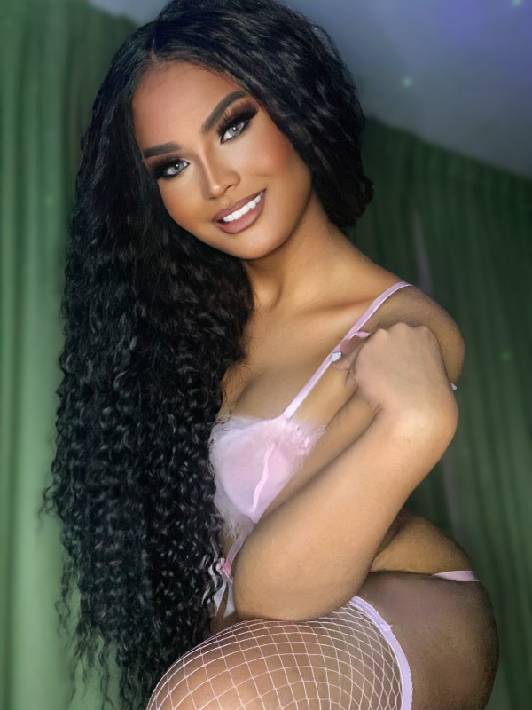 UN SUEÑO ECHO REALIDAD 21 cm LATINA DE GRANDES CURVAS