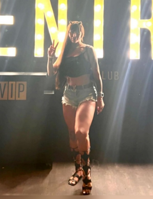 Tranny Claudia morenaza culona alta y tatuada vici