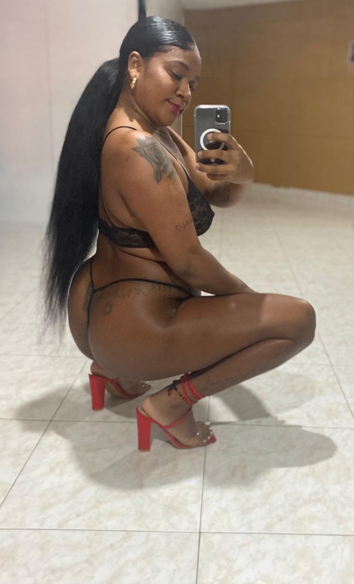 MULATA COME POLLAS DURAS