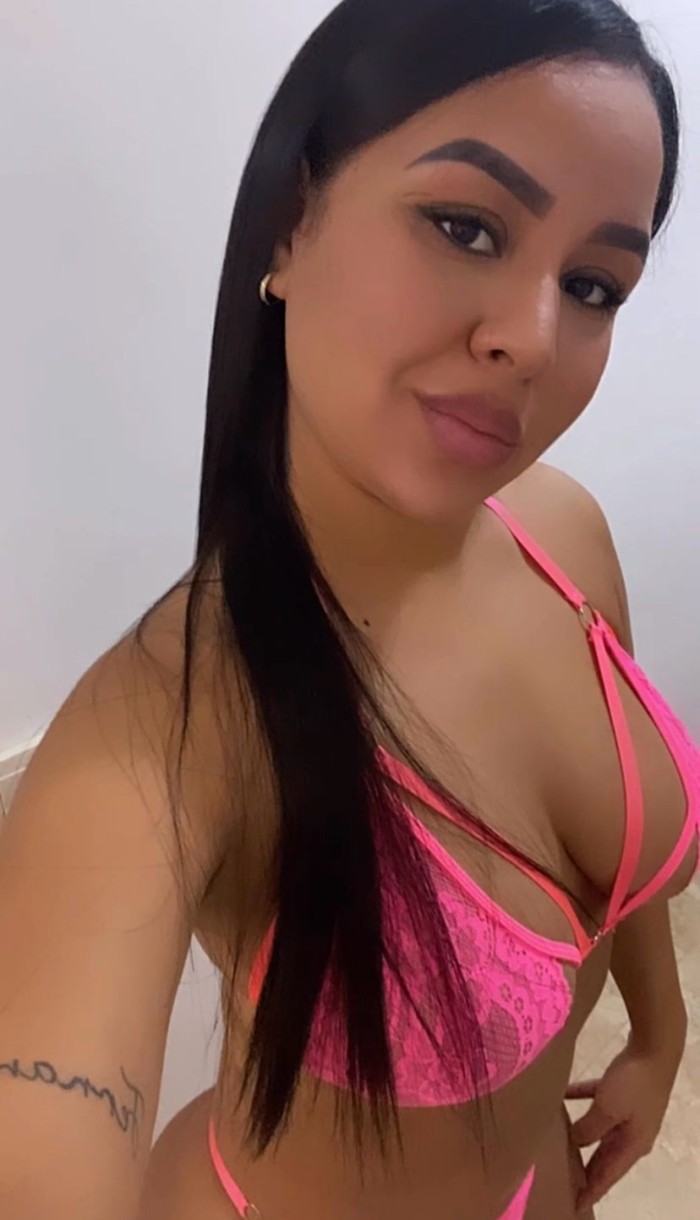 HERMOSA CHICA EN AGUADULCE TIERNA Y CARIÑOSA