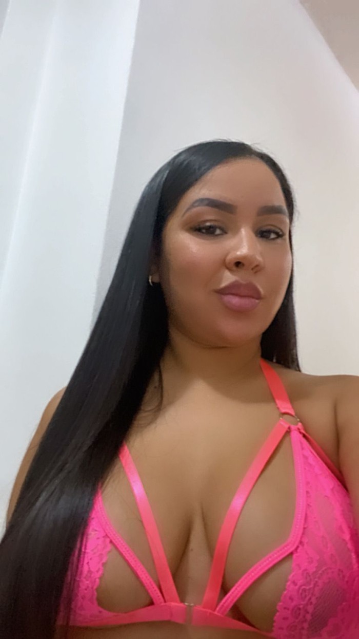 HERMOSA CHICA EN AGUADULCE TIERNA Y CARIÑOSA