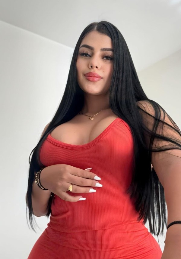 CHICA COLOMBIANA RECIÉN LLEGADA