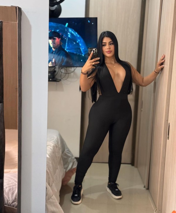 CHICA COLOMBIANA RECIÉN LLEGADA