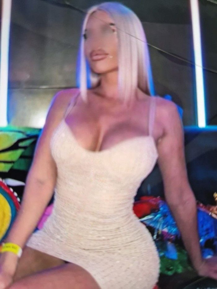 CHICA SUPER FIESTERA CACHONDA CALENTITA DISFRUTA