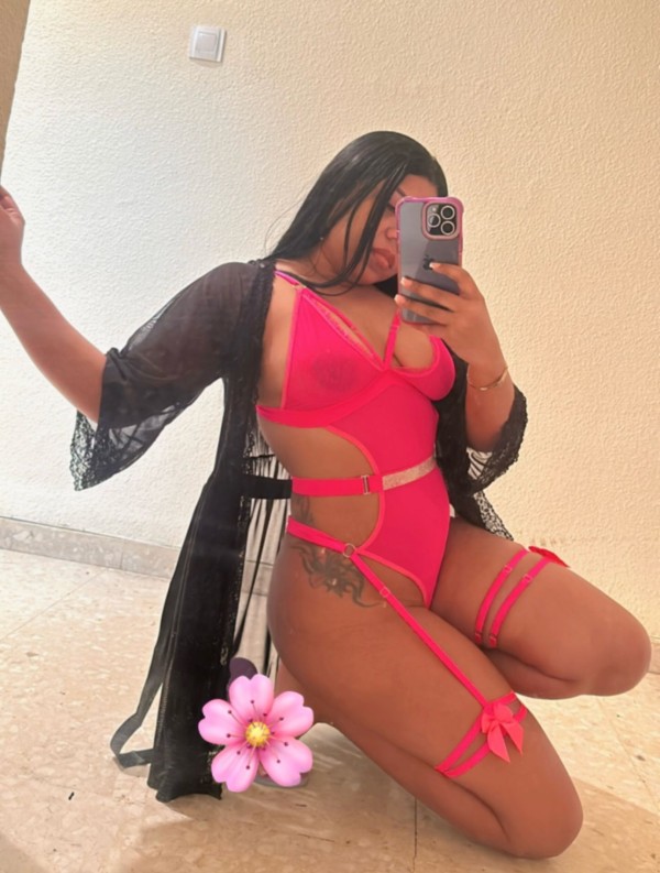 Rica morena latina, divertida y cariñosa