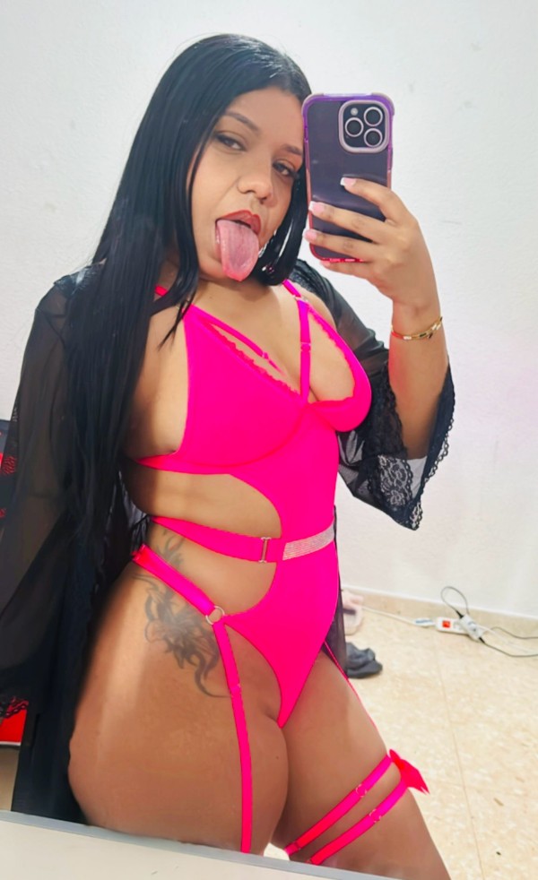 Rica morena latina, divertida y cariñosa