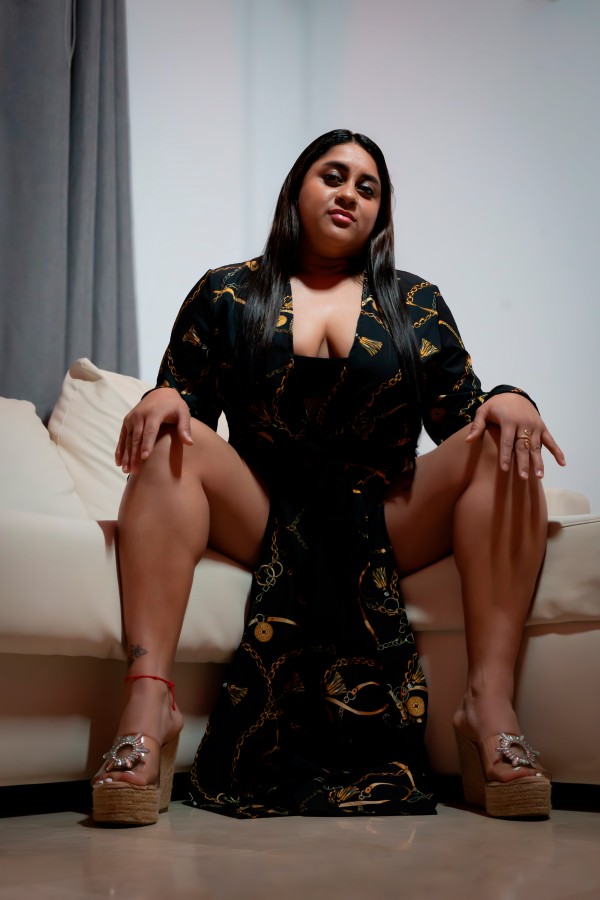 Escort Joven y Robusta en Ibiza: Placer Sin Límite