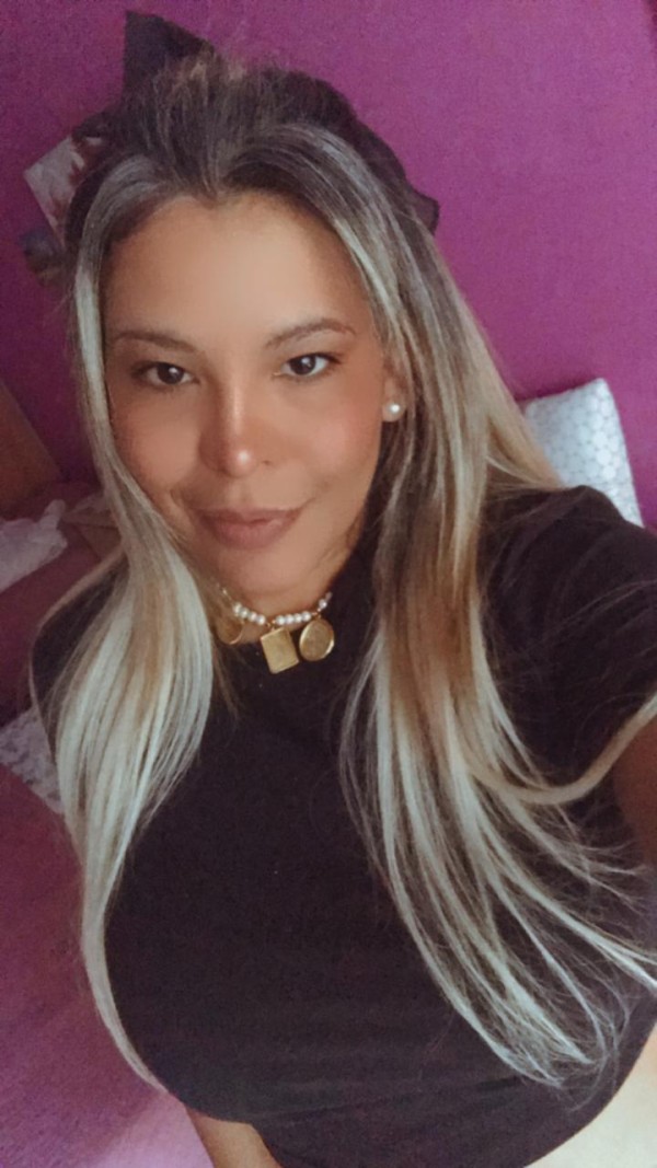 PUTITA CON GANAS DE COMERME TU POLLA