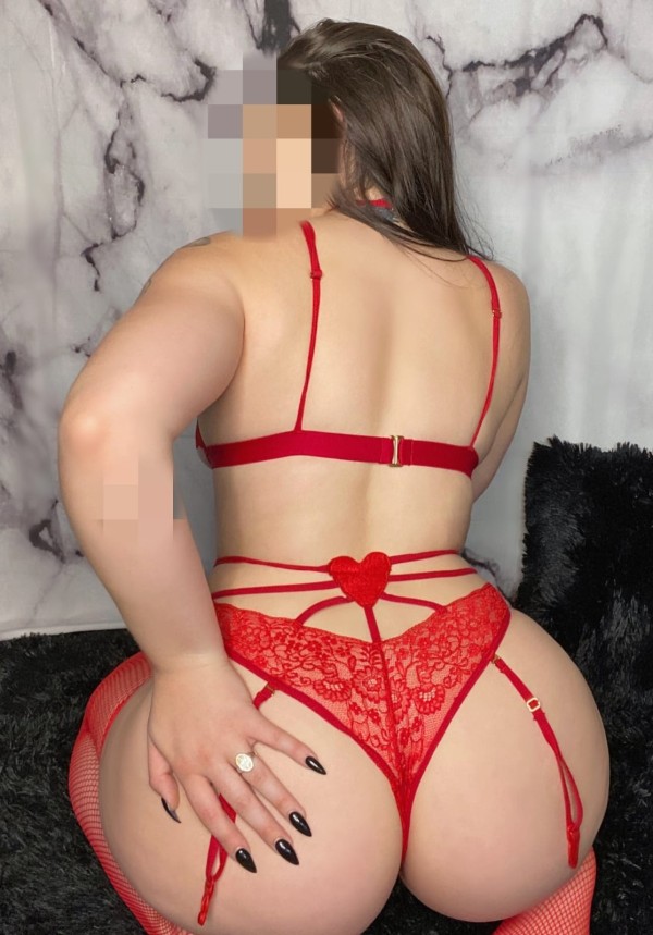 Deliciosa rubia buenas curvas cachonda Tudela