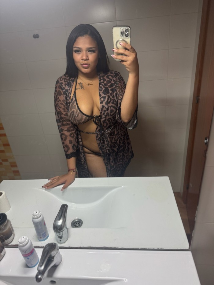 JOVEN FOGOSA Y ARDIENTE