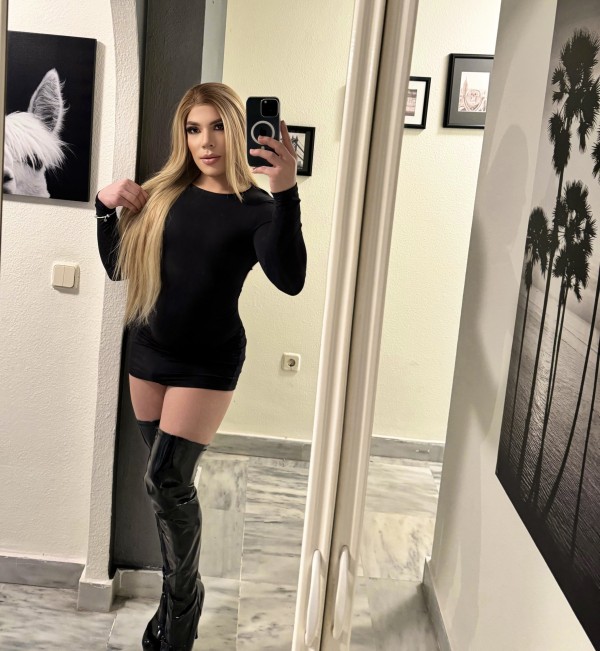 CHICA FIESTERA NUEVA EN CIUDAD EN BUSCA DE DIVERSI