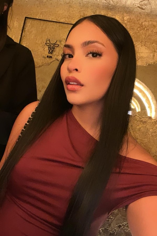 VENEZOLANA DE LUJO MUY CARIÑOSA Y VIBRANTE