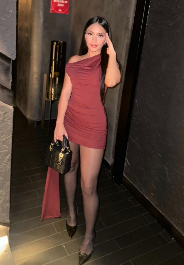 VENEZOLANA DE LUJO MUY CARIÑOSA Y VIBRANTE