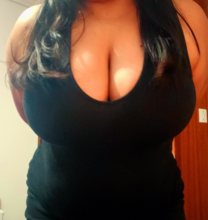 RELLENITA TETONA XXL, COÑITO ARDIENTE, BESUCONA