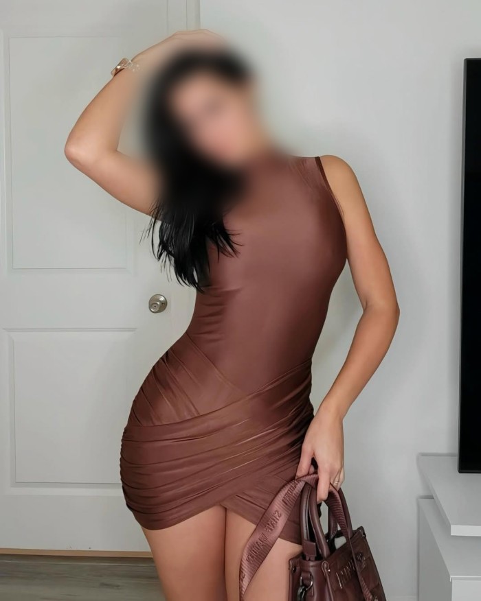 MORENITA LATINA CARIÑOSA Y SEDUCTORA