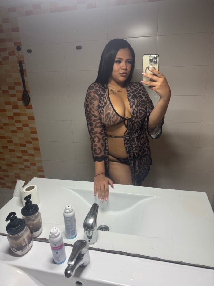 Hermosa venezolana con curvas en torrasa