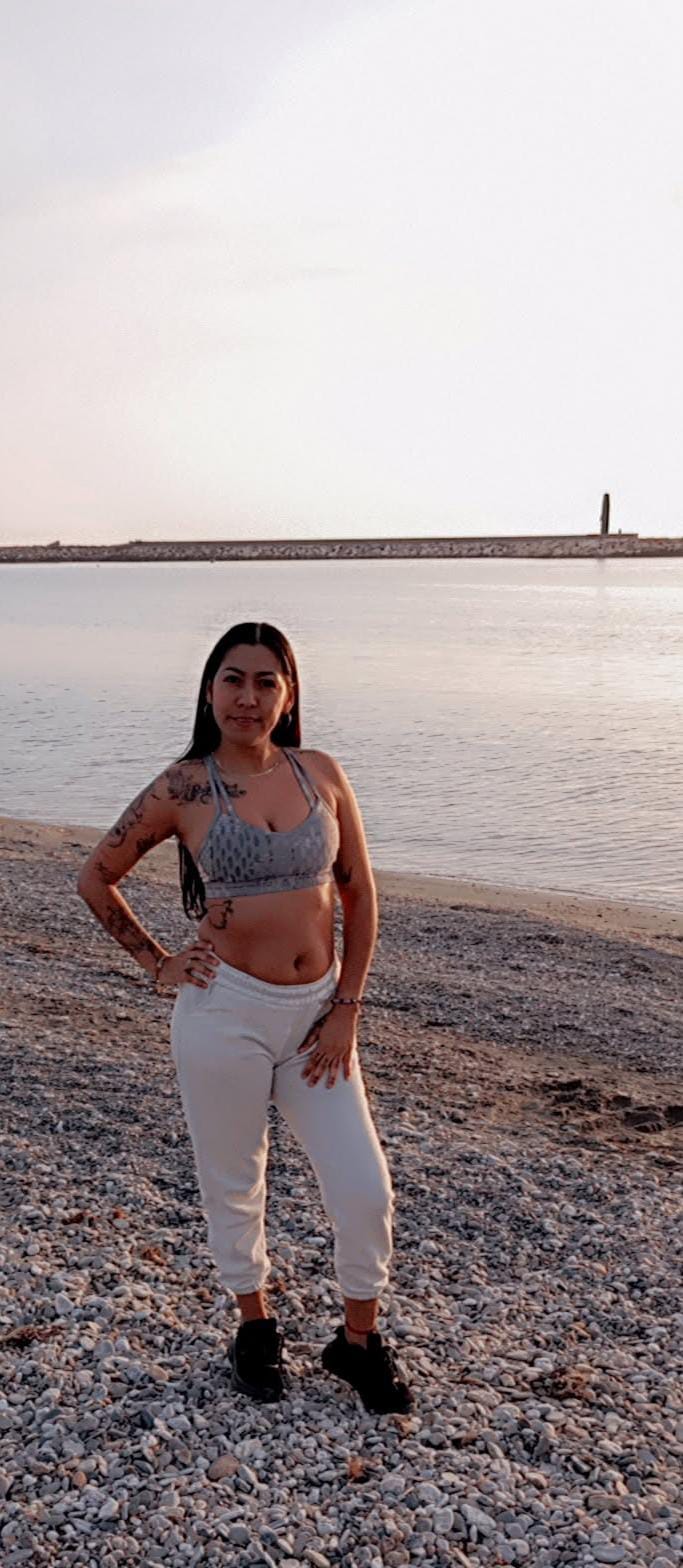 SEXI TATUADA,FROTO MIS TETAS CONTRA TU POLLA LECHE