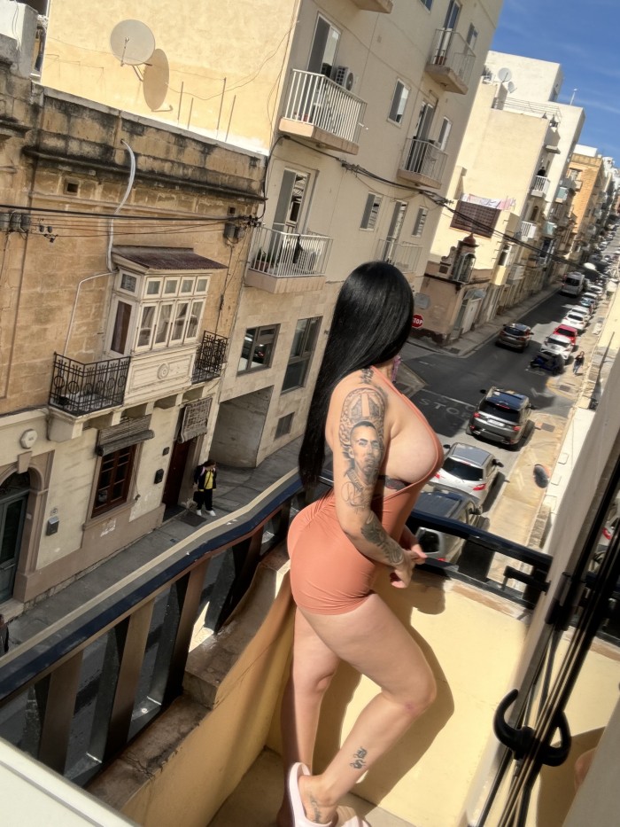 Soy bella una colombiana de vacaciones en carballo