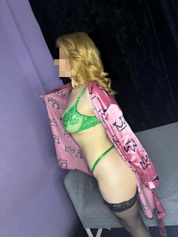 Acompañante Elegante, Carismática y Divertida