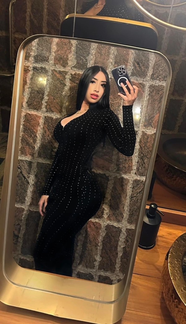 Reci茅n llegada ex贸tica putica fiestera activa y pasiva