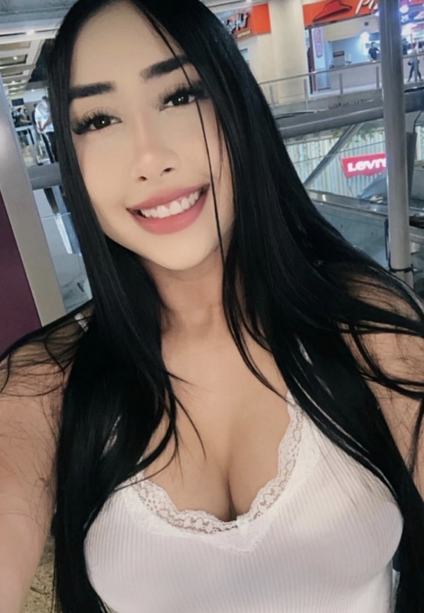 Reci茅n llegada ex贸tica putica fiestera activa y pasiva