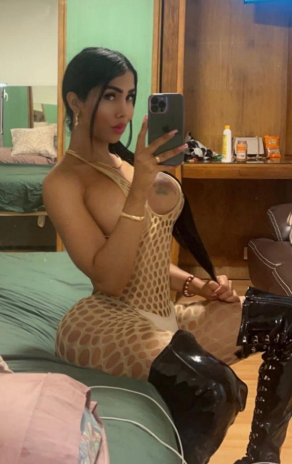 Trans cachonda a tope tú chica perfecta