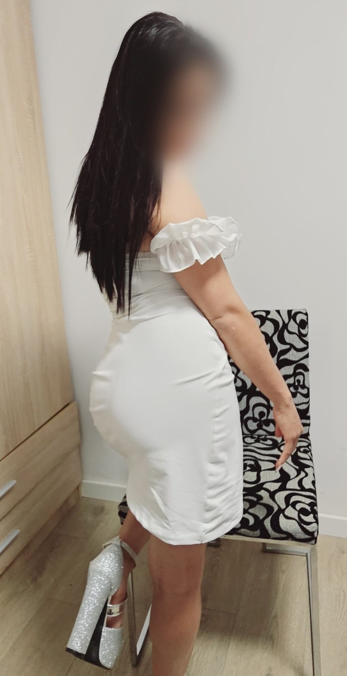 JOVEN COLOMBIANA PARTICULAR FIESTERA UNICA