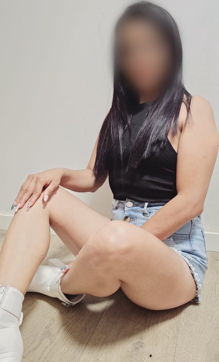 JOVEN COLOMBIANA PARTICULAR FIESTERA UNICA