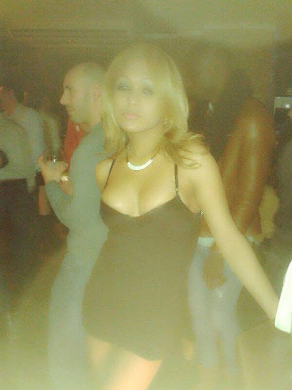 Sola en casa con ganas de sexo