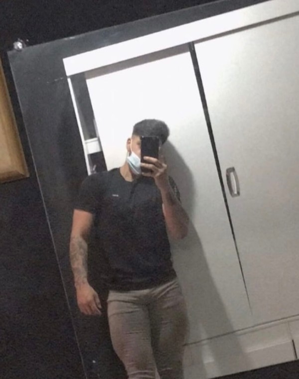 joven real encantador