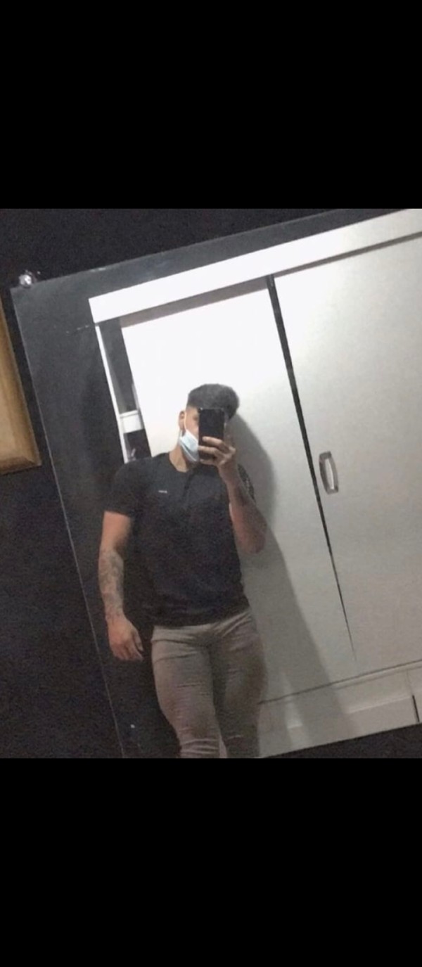 Guapo fiestero sensual, dispuesto a complacerte
