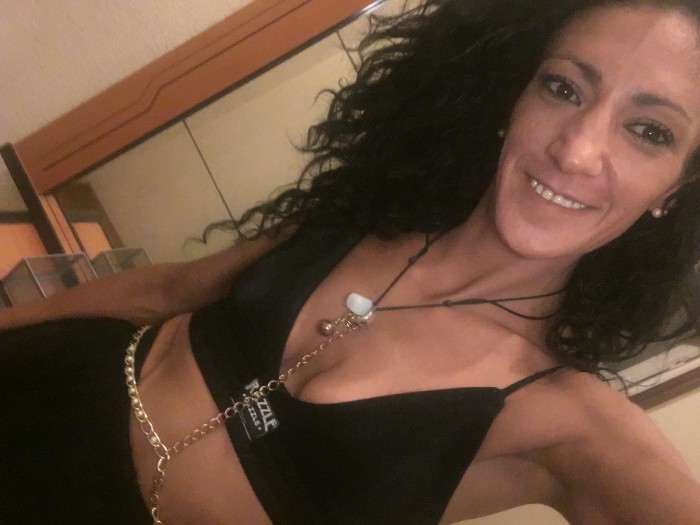 Morenita morbosa fiestera CERCA D LA ROMANA y SALI