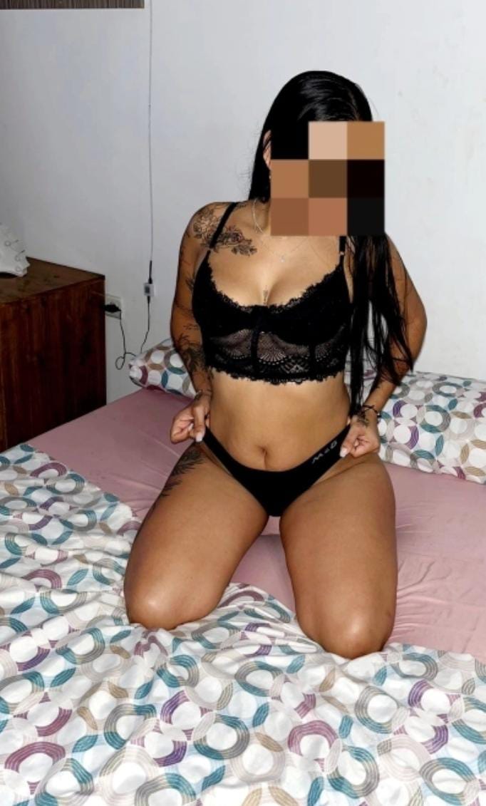 PERRITA FANTASIOSA DESEA QUE LE COMAN EL COÑO