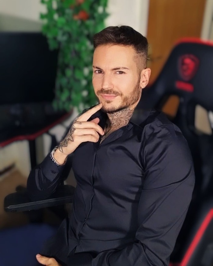 ANGEL, CHICO DE COMPAÑIA… SOLO PARA MUJERES