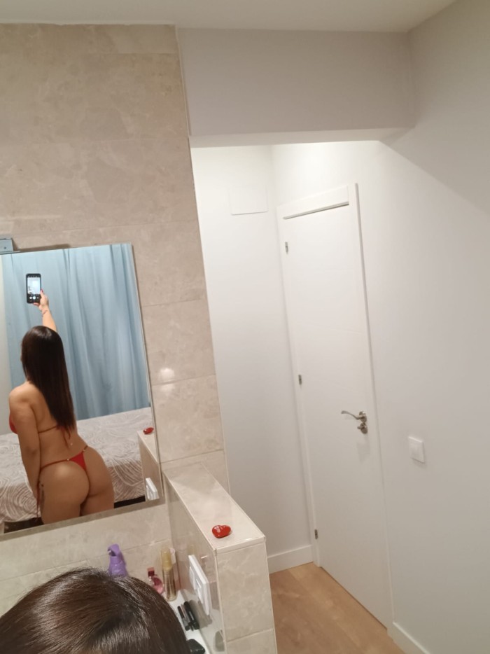 Camila jovencita exótica puro fuego