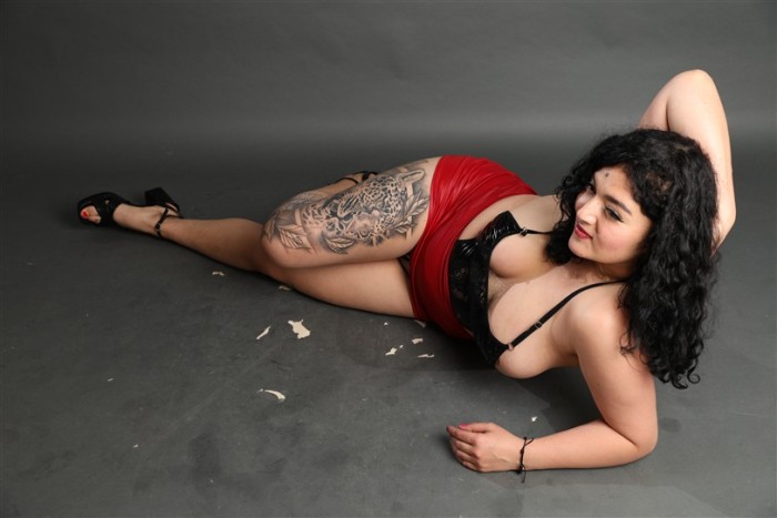 UNAS LATINAS CON GANAS DE PASARLA BIEN.. SALIDAS