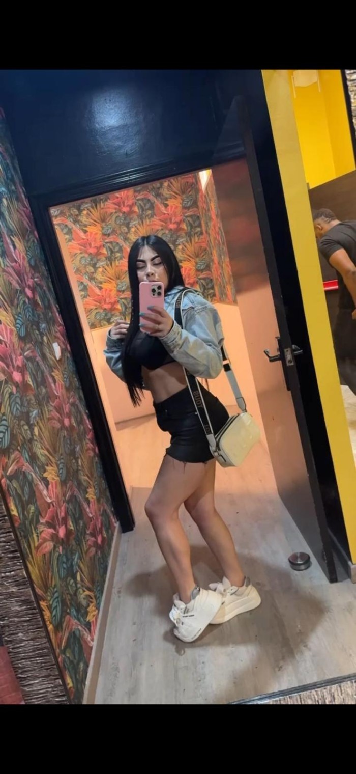 SOY UNA LOCA FIESTERA Y TRAGA POLLAS